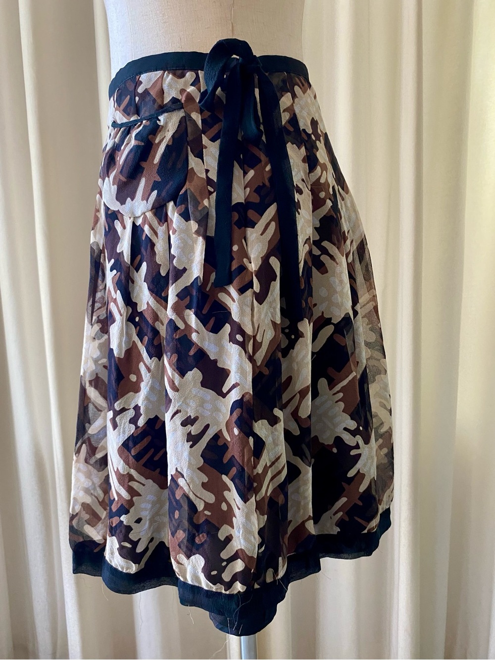 Vertigo Paris | Knee Length Skirt | Chiffon | Multicolor | Size 6